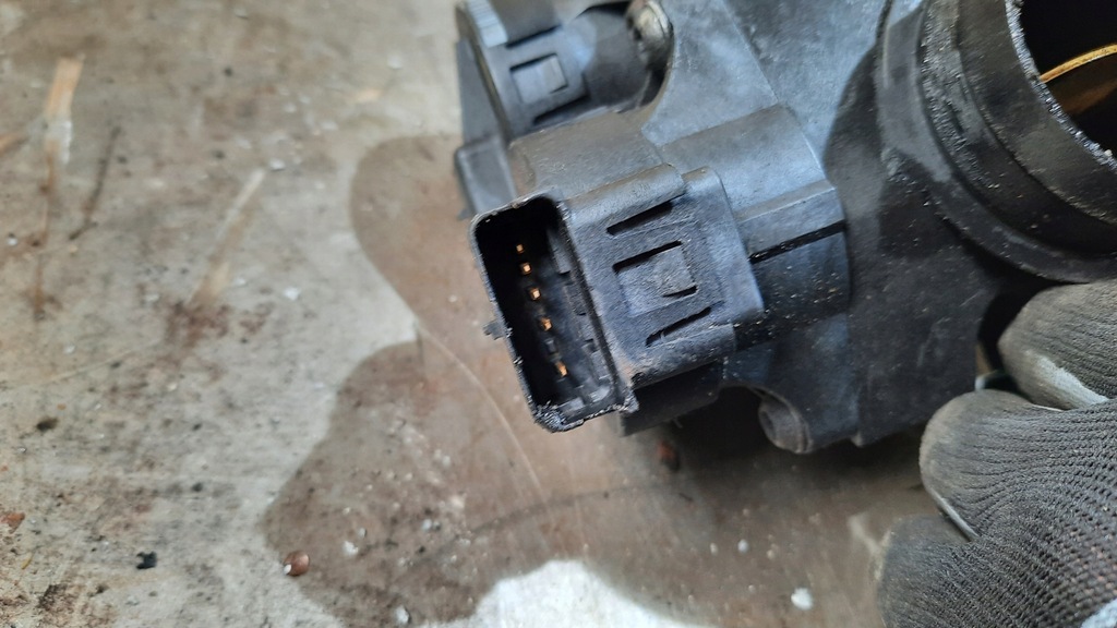 фото №4, Дроссельная заслонка citroen c4 1.6 hdi 04r