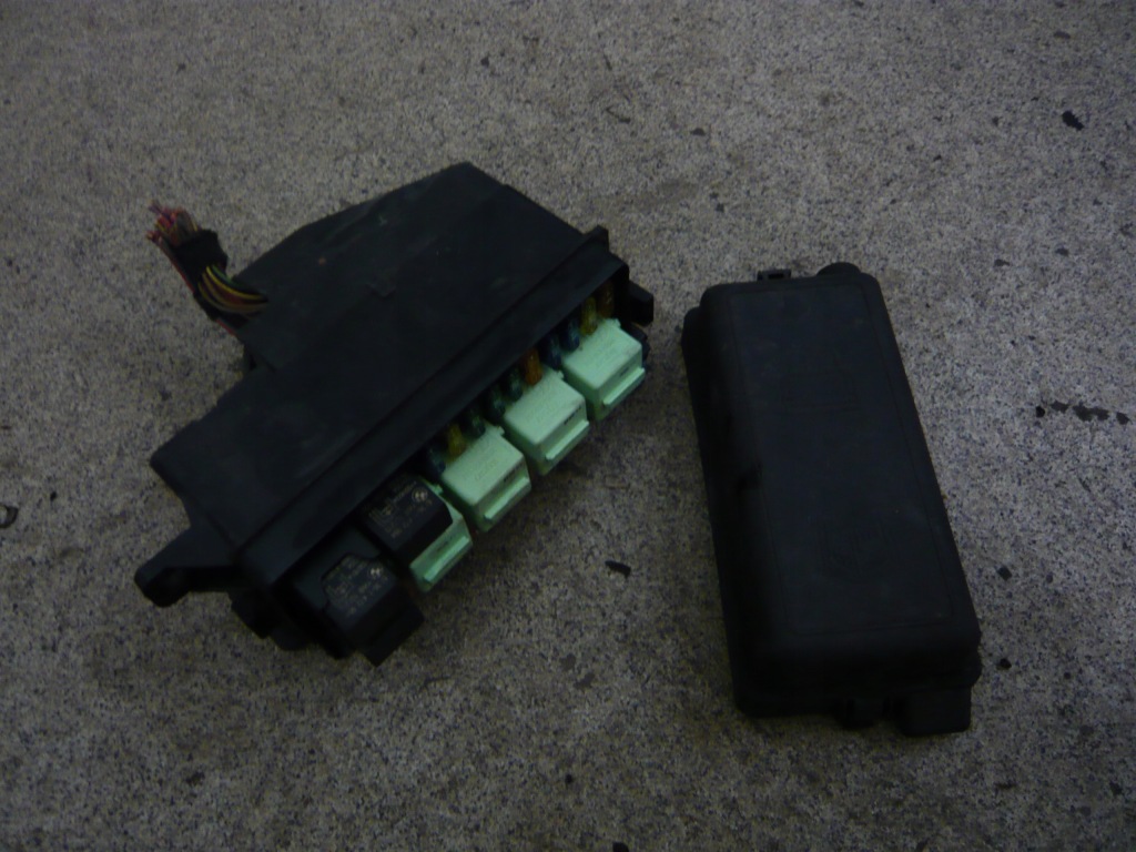 фото №1, Коробка запобіжників 6906604-01 mini cooper r50