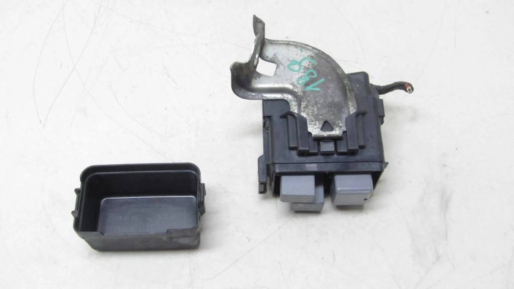 фото №1, Toyota verso lift 1.6 коробка запобіжників 14-