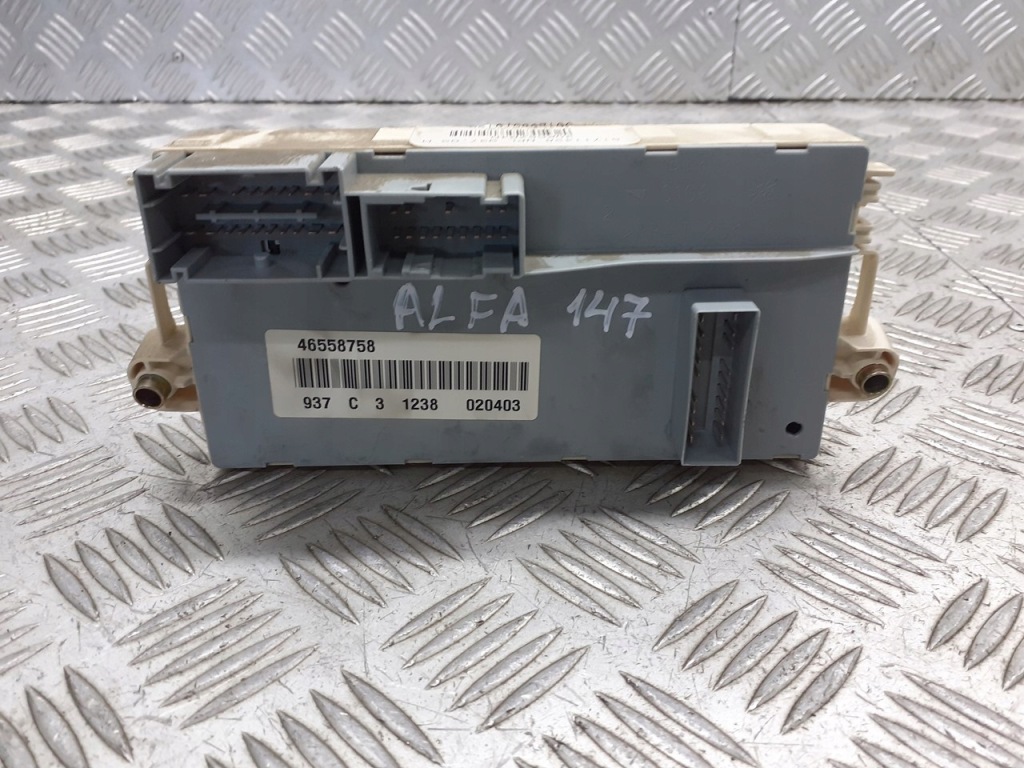 Коробка запобіжників alfa romeo 147 1.6 16v ts 501208570100 Ціна