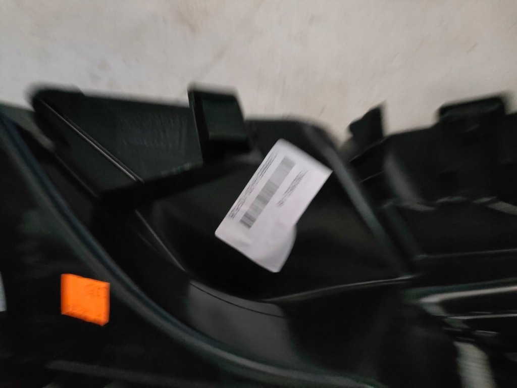 Bmw x1 f48 рестайлінг  оббивка стійка правий задній Зі Шроту