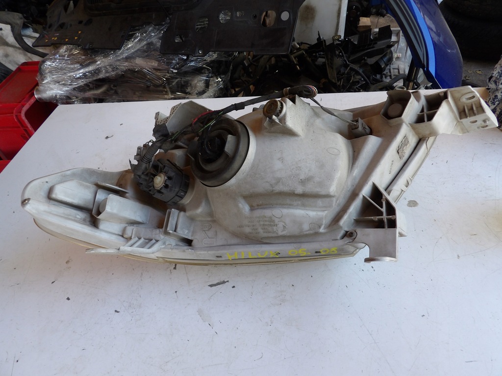 фото №2, Права передня лампа toyota hilux