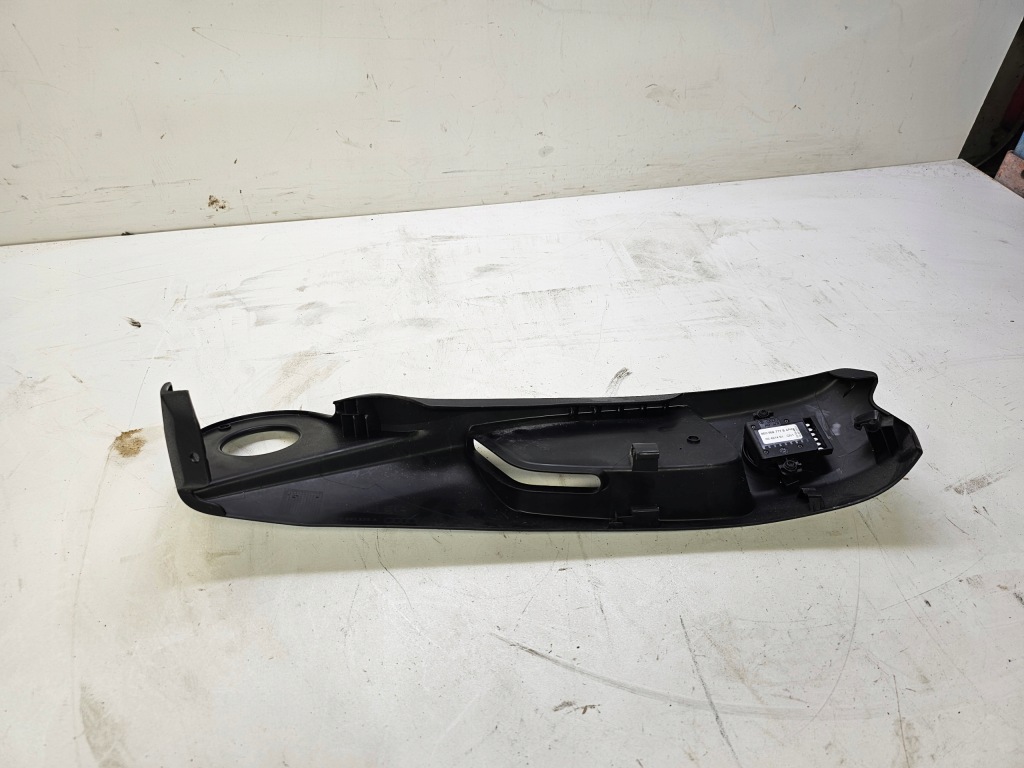 фото №5, Захист заглушка сидіння ліва audi a4 a6 8t0881325a