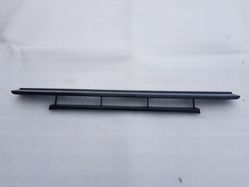 фото №1, Audi a1 спойлер решітка перед 8x0807061