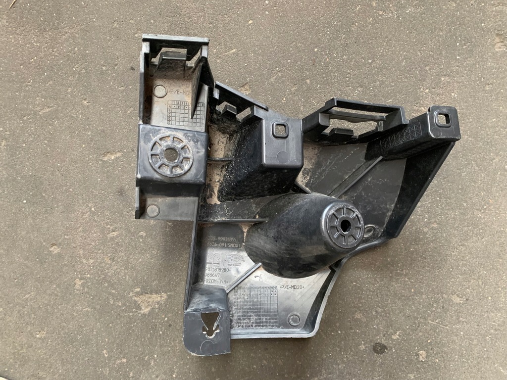 фото №8, Citroen c4 iii напрямна бампера лівий задня 9831818980