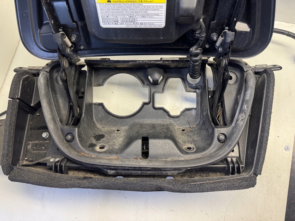 фото №8, Nissan leaf i крышка багажника порт зарядки камера