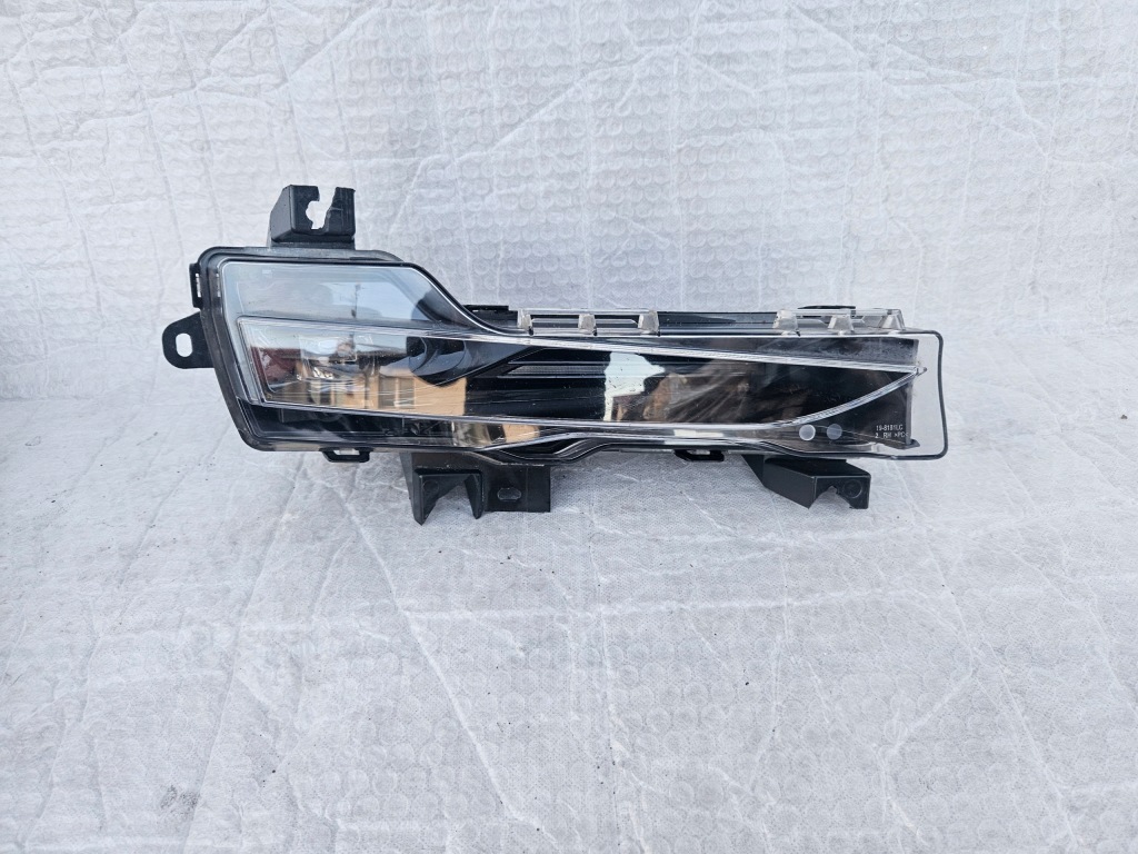 Купити Tesla 3 рестайлінг  y протитуманна фара led правий p1624798-00-a