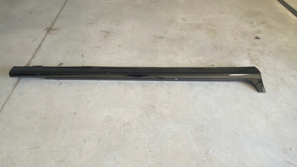 Купити Накладка поріг права поріг mercedes cls w218 amg 2186900240