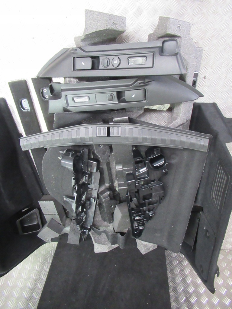 фото №6, Alfa romeo stelvio обивка багажника комплект