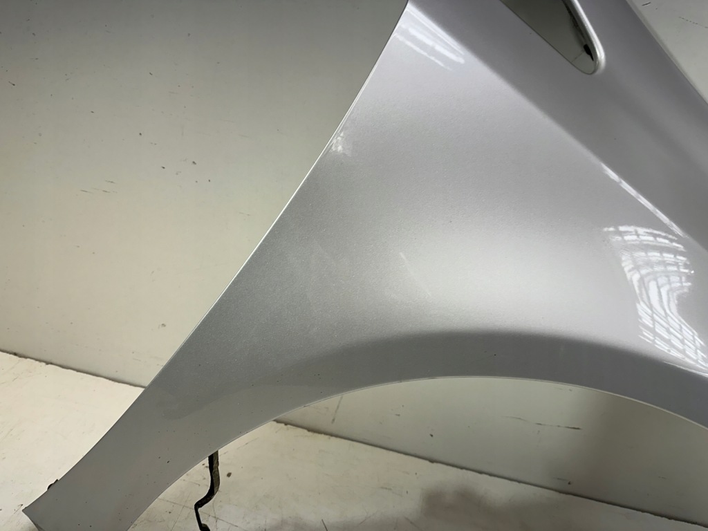 Крыло правая  перед toyota avensis t27 рестайлинг  11- 2014 цвет 1f7 с Разборки