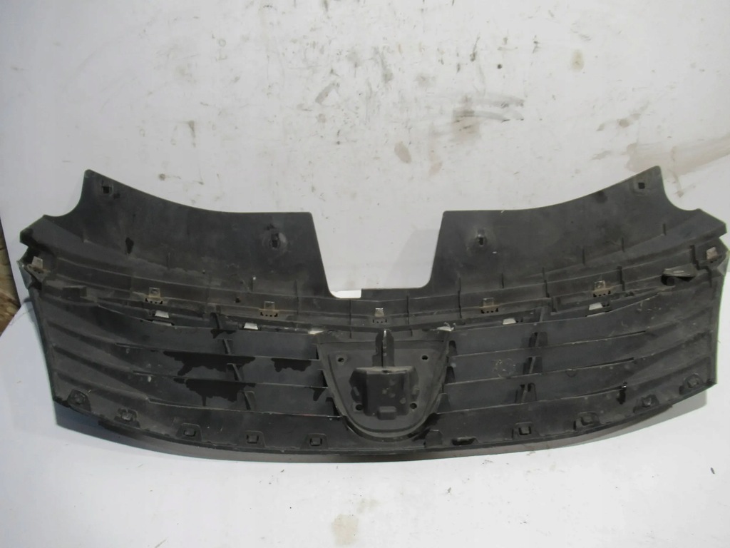 фото №7, Решітка радіатора решітка радіатора 8200748240 dacia logan i lift 08-