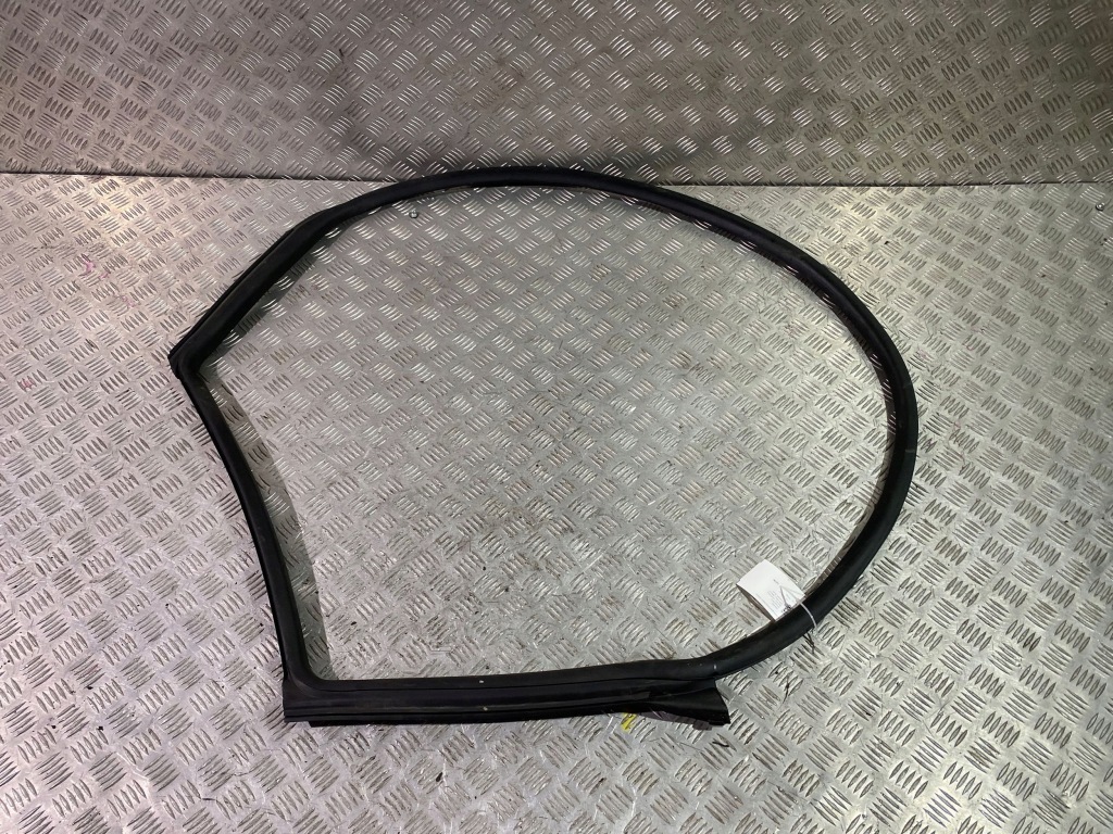 фото №1, Maserati levante 2020 прокладка двері задніх 670032884