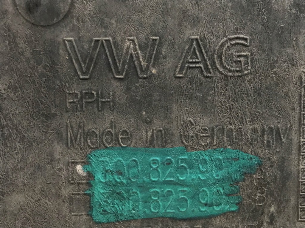 Vw seat skoda audi плита накладка под двигатель 3q0825901 Цена