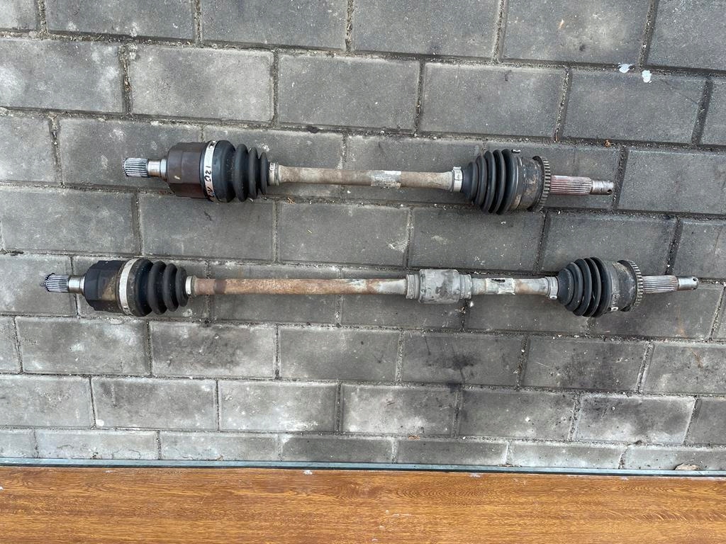 фото №1, Hyundai i20 08 - привідний вал права 1.2 b