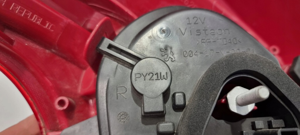 фото №13, Лампа правий задня задня peugeot 208 i 12-15