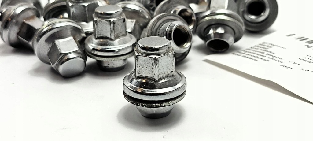 Купити Болти toyota mirai 2 2021