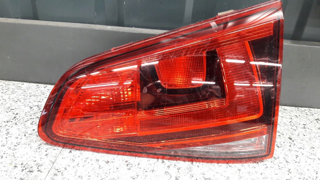 фото №1, Лампа крышки правая vw golf vii 15r