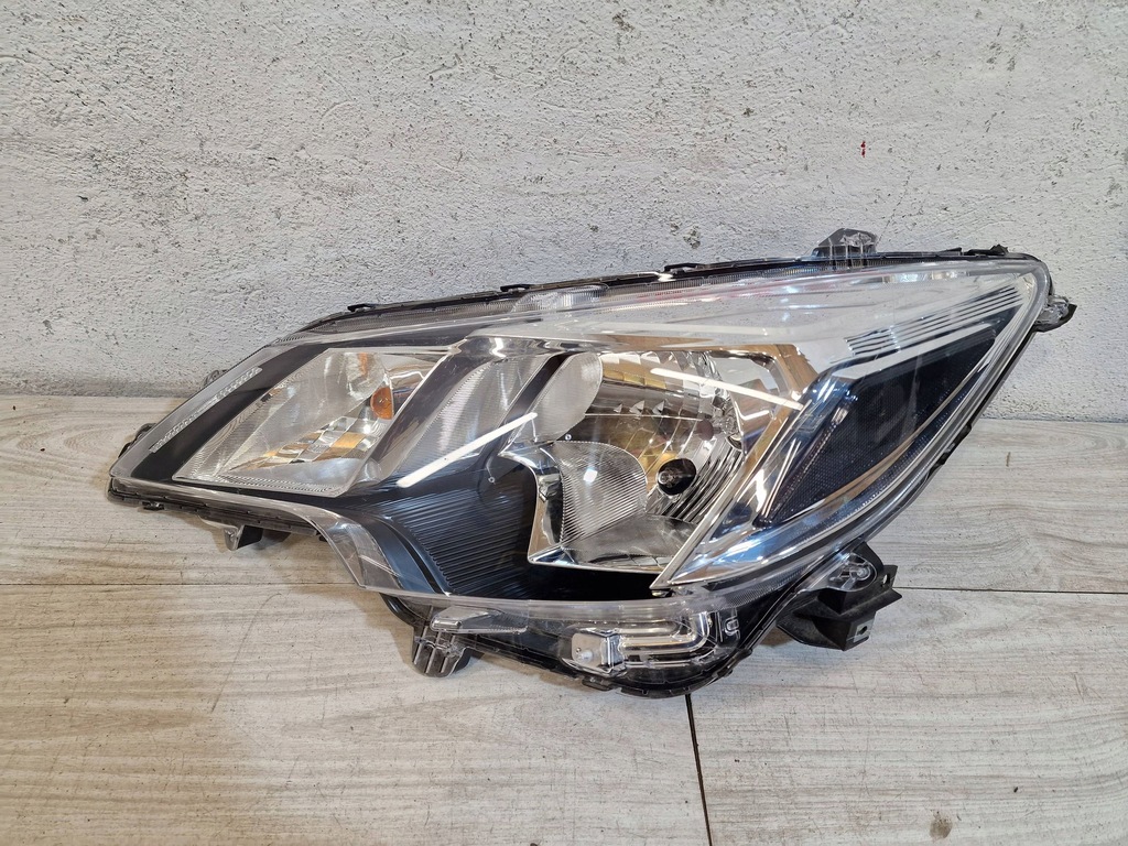 фото №1, Mitsubishi space star фара левый лампа левая 8301d445