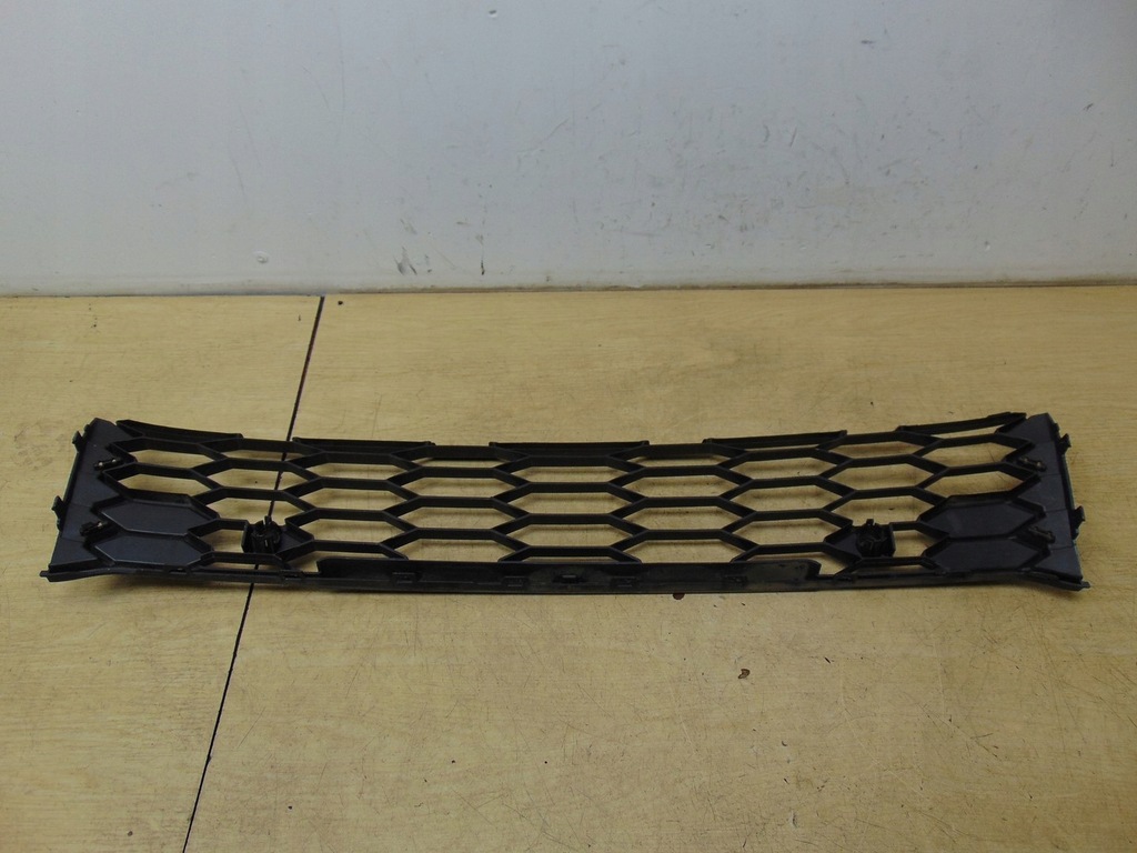 фото №9, Решітка w бампер середня vw golf viii r-line 5h0853677j