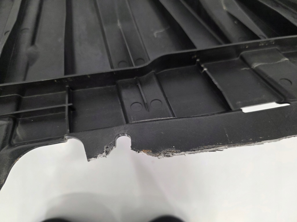 Купити Бампер перед ford c-max mk2 + захист + плита am51-r17k757-a am51-17e778-a