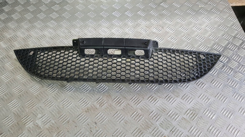 Купить Mercedes slk r171 04-11 решётка средняя бампера