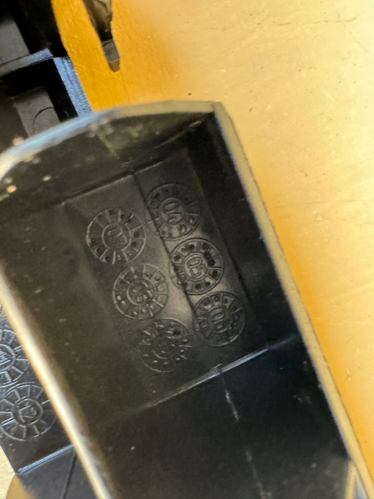 Mercedes ml 2 2 w164 05-08r кронштейн  кронштейн поріг праве праві поріг Ціна