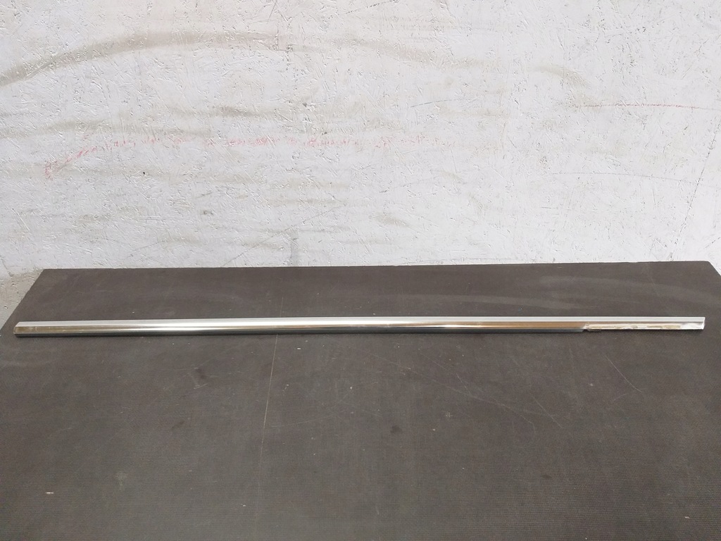 фото №1, Дверь молдинг уплотнитель левый перед vw arteon