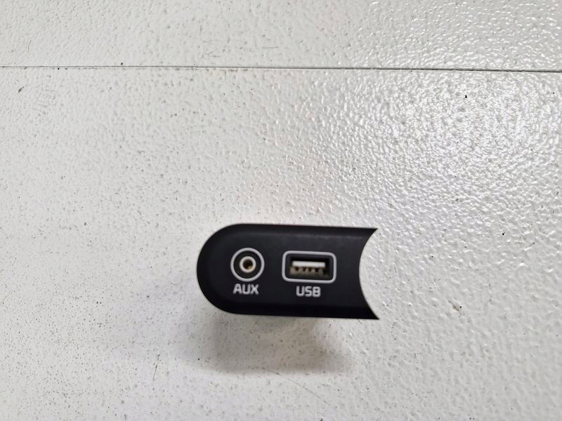 фото №1, Kia ceed 2 ii роз'єм з'єднувач usb aux 96120-a2300