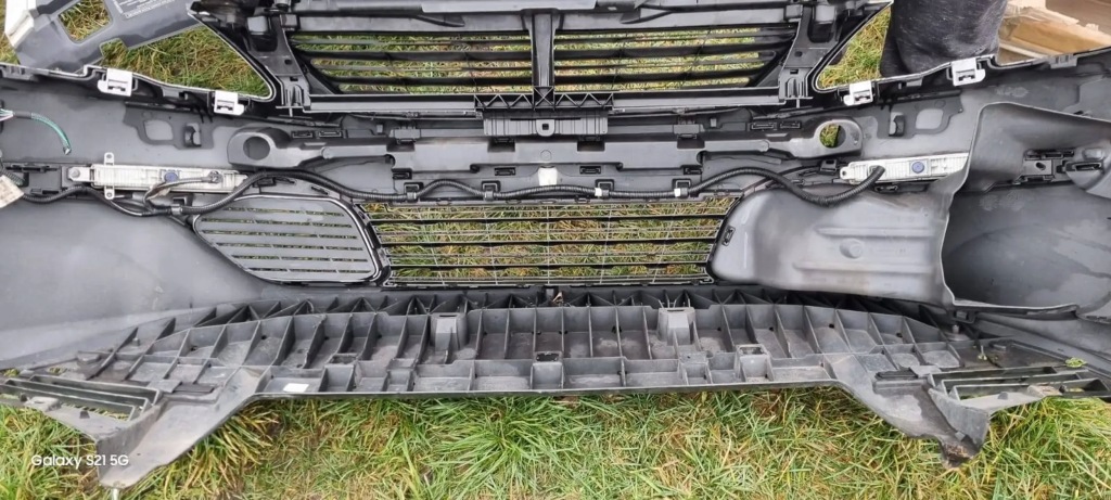 Купити Бампер передній перед peugeot 308 t9 13-