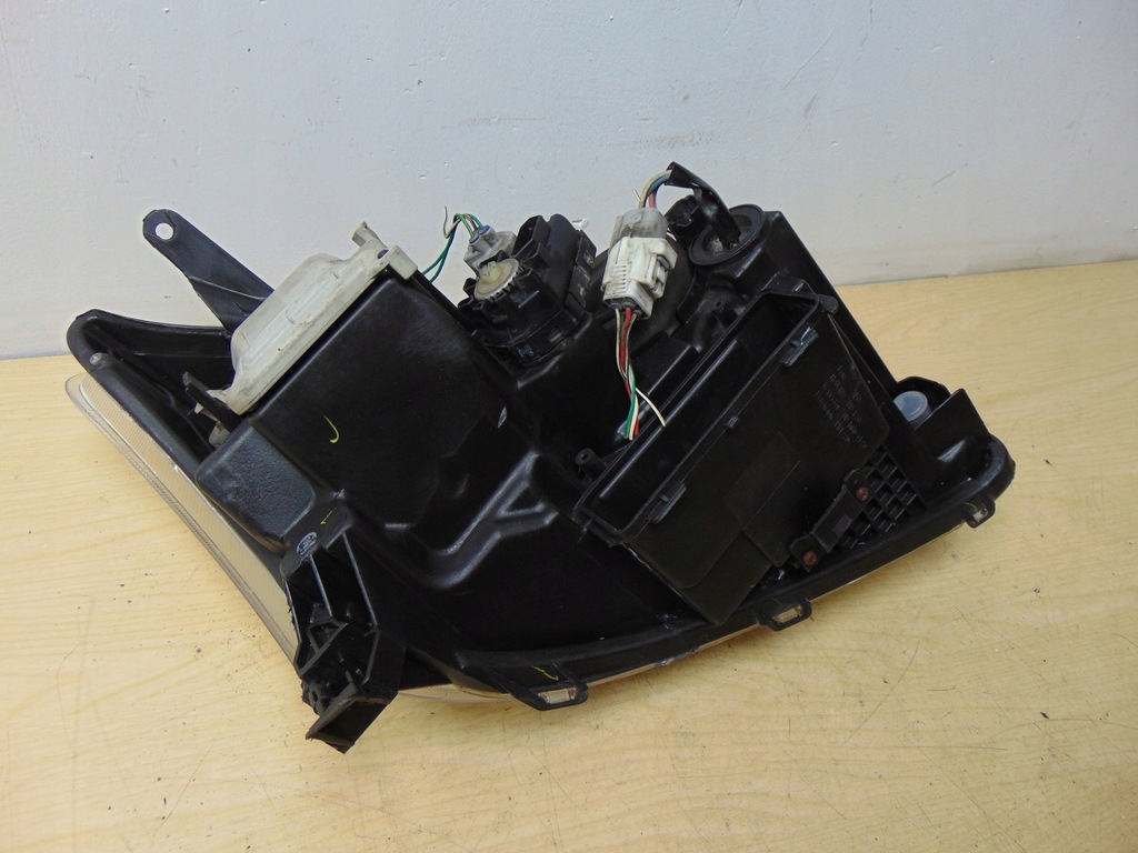 фото №15, Лампа левая перед toyota avensis t25 europa