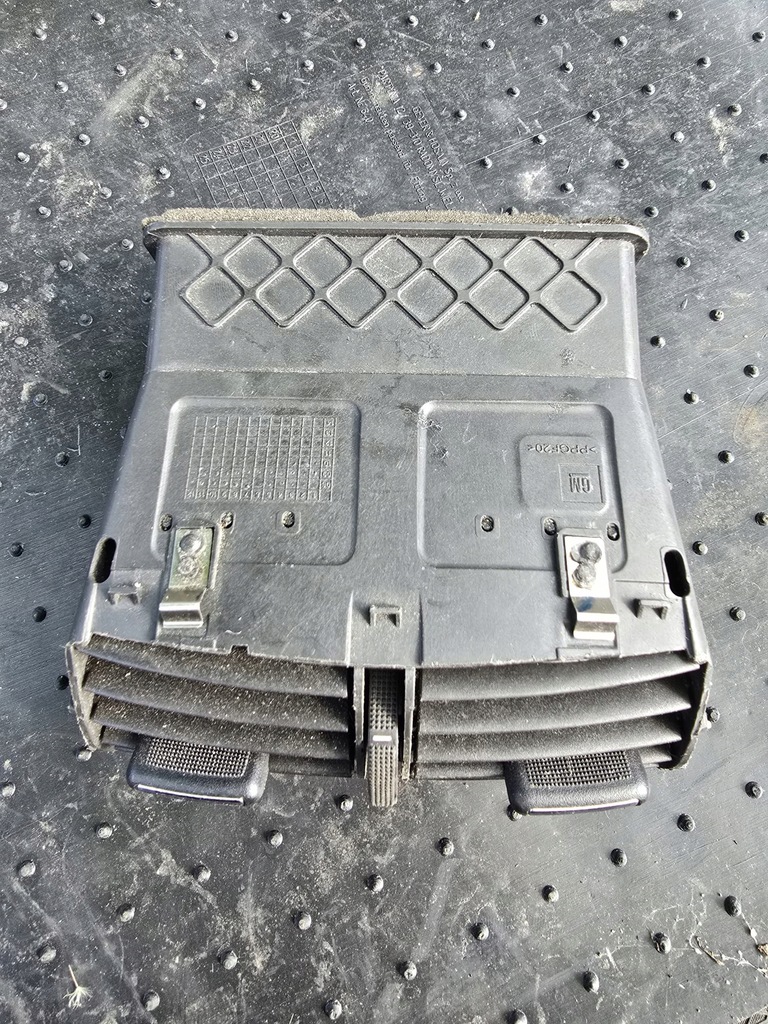 фото №1, Решётка обдув средняя opel insignia 20930011