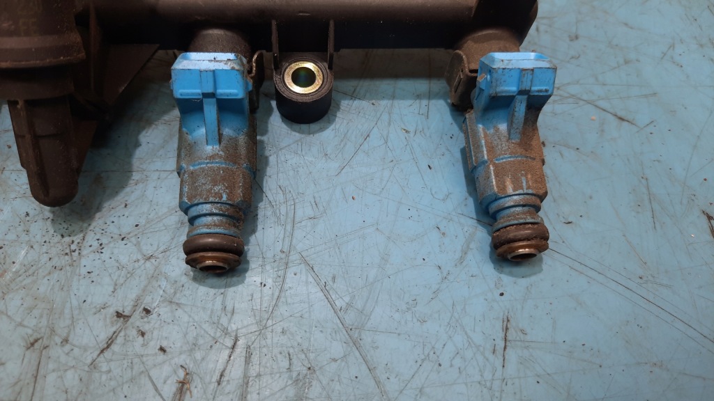 фото №2, Молдинг упорскування 0280151073 fiat punto ii 1.2