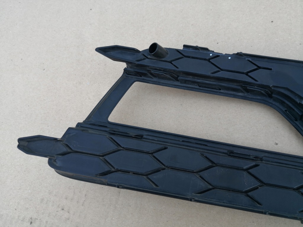 Audi a5 8t0 рестайлінг  11- s line решітка ліва бампера Зі Шроту