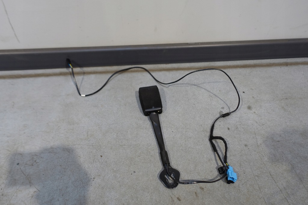 фото №1, Vw beetle 5c клипса поперечина правая