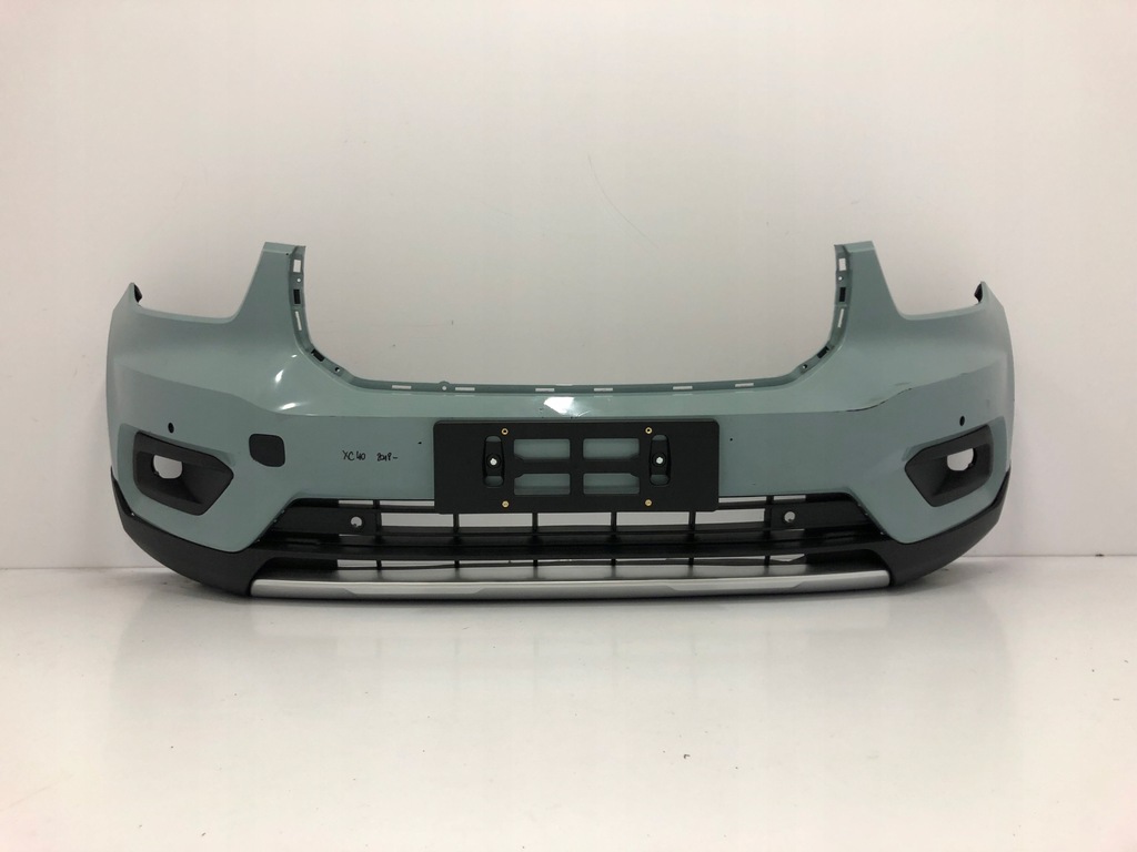 фото №1, Volvo xc40 przed lift 2017- бампер передний plus защита