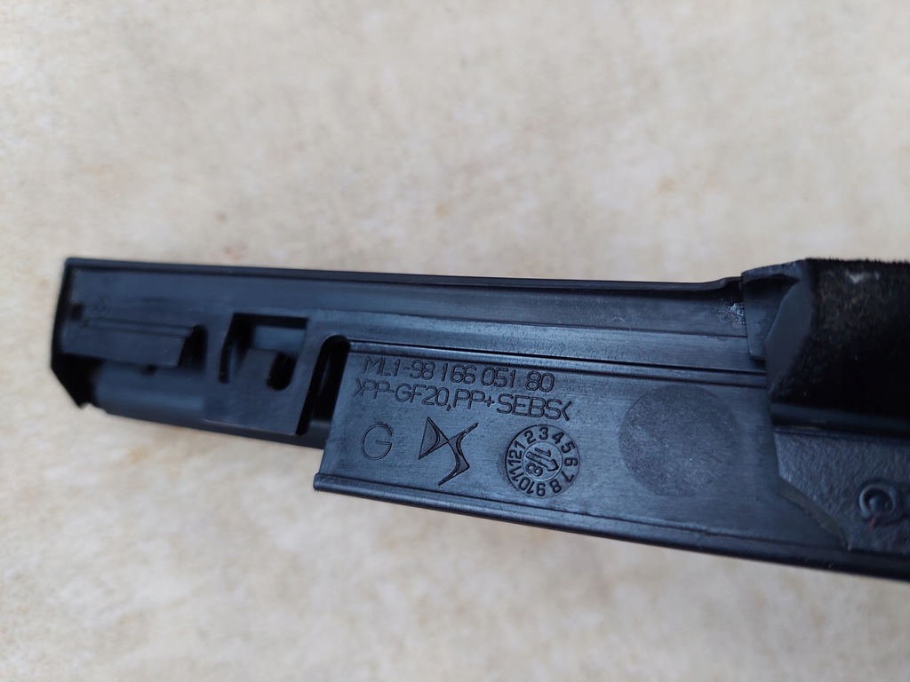 фото №7, Молдинг уплотнитель - левый перед - citroen ds7