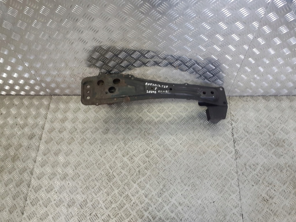 фото №1, Рычаг правый задняя toyota avensis t25 2.0 d4d kombi
