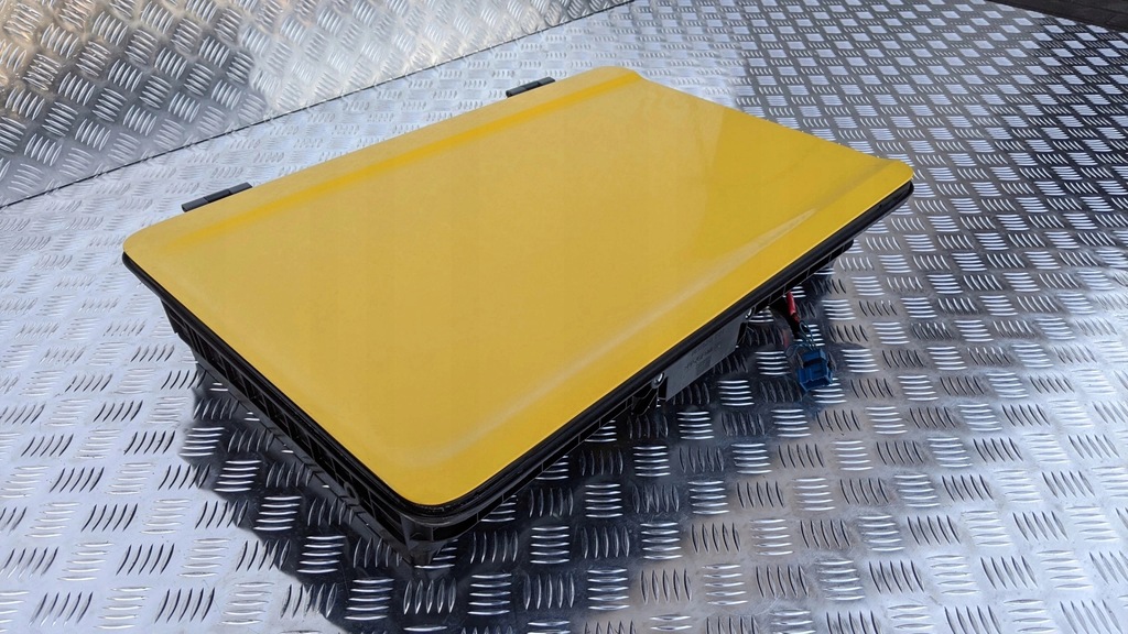 фото №3, Крышка багажника бардачка кабины scania r левая сторона