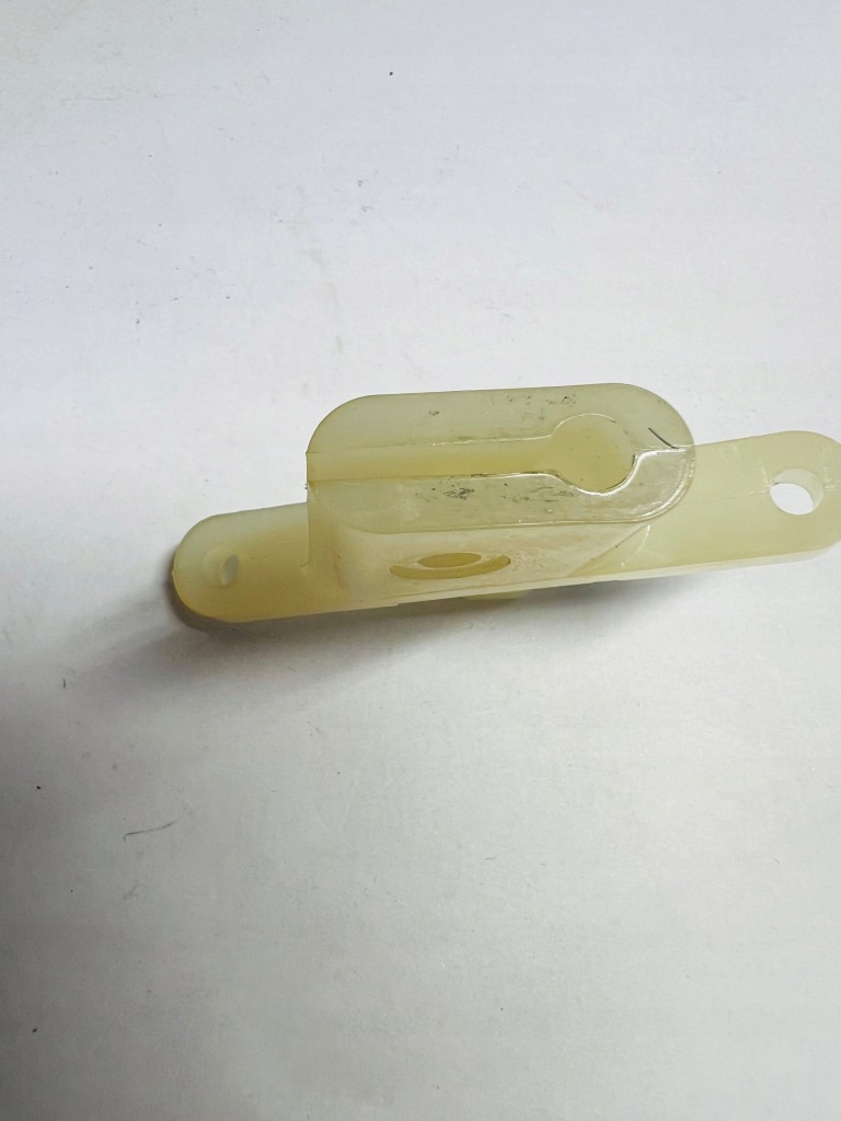 Кронштейн скло трикутного обертання fiat 126p в Україні