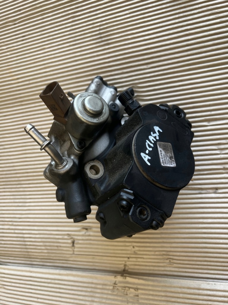 Купити Насос упорскування mercedes оригінальний номер 28447439