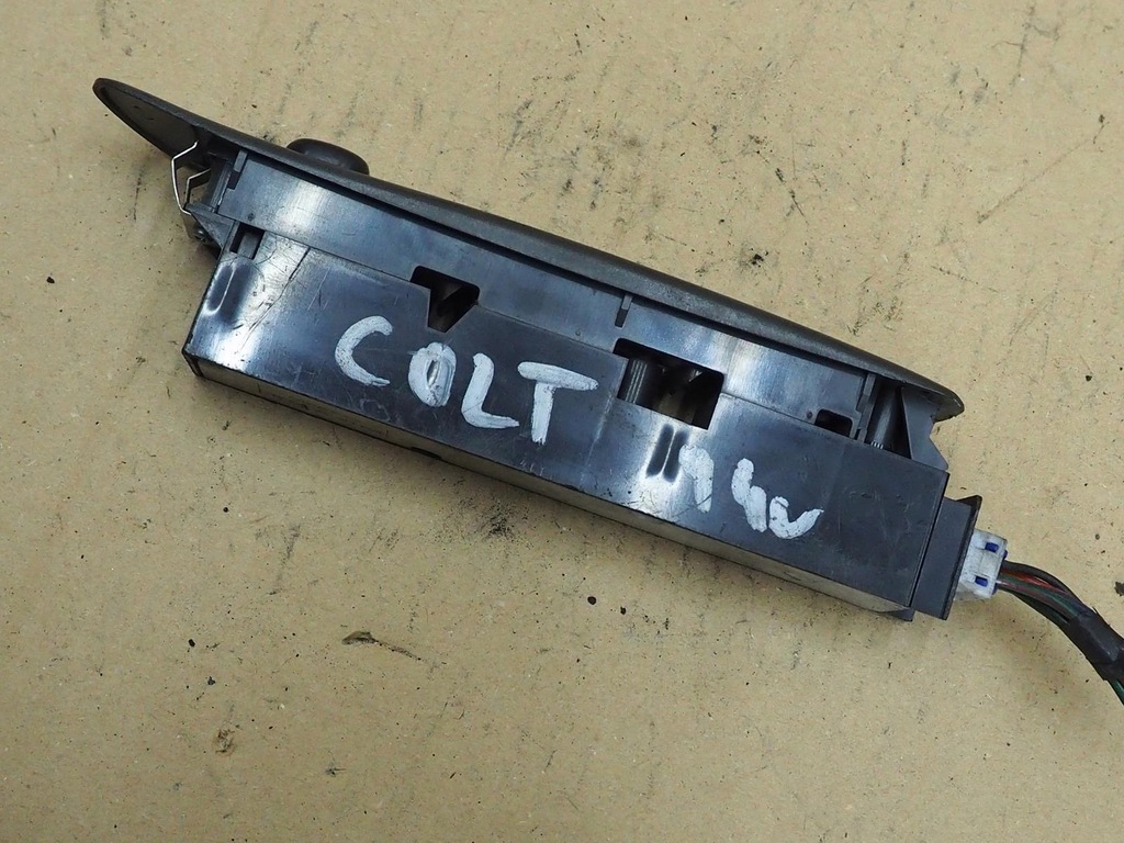 фото №10, Стекло colt 1996 левый панель перед mb960385