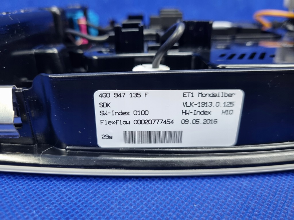 фото №9, Audi a6 c7 лампа освещение led кабины оригинал 4g0947135f