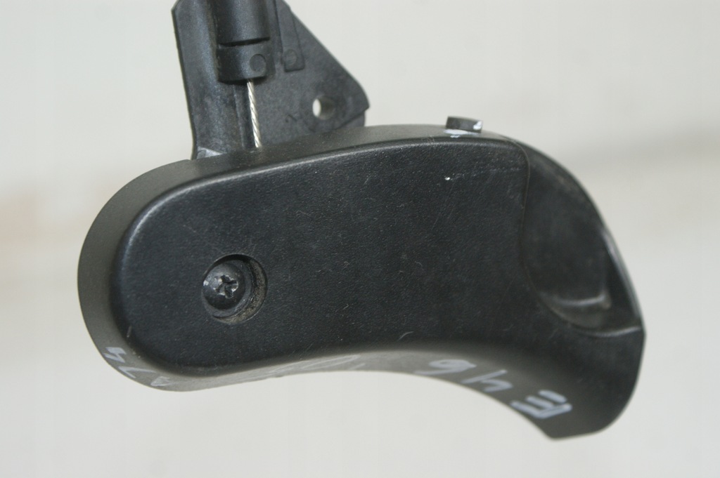 фото №9, Ручка трос тягa відкривання капот bwm e46 2005r 8223163