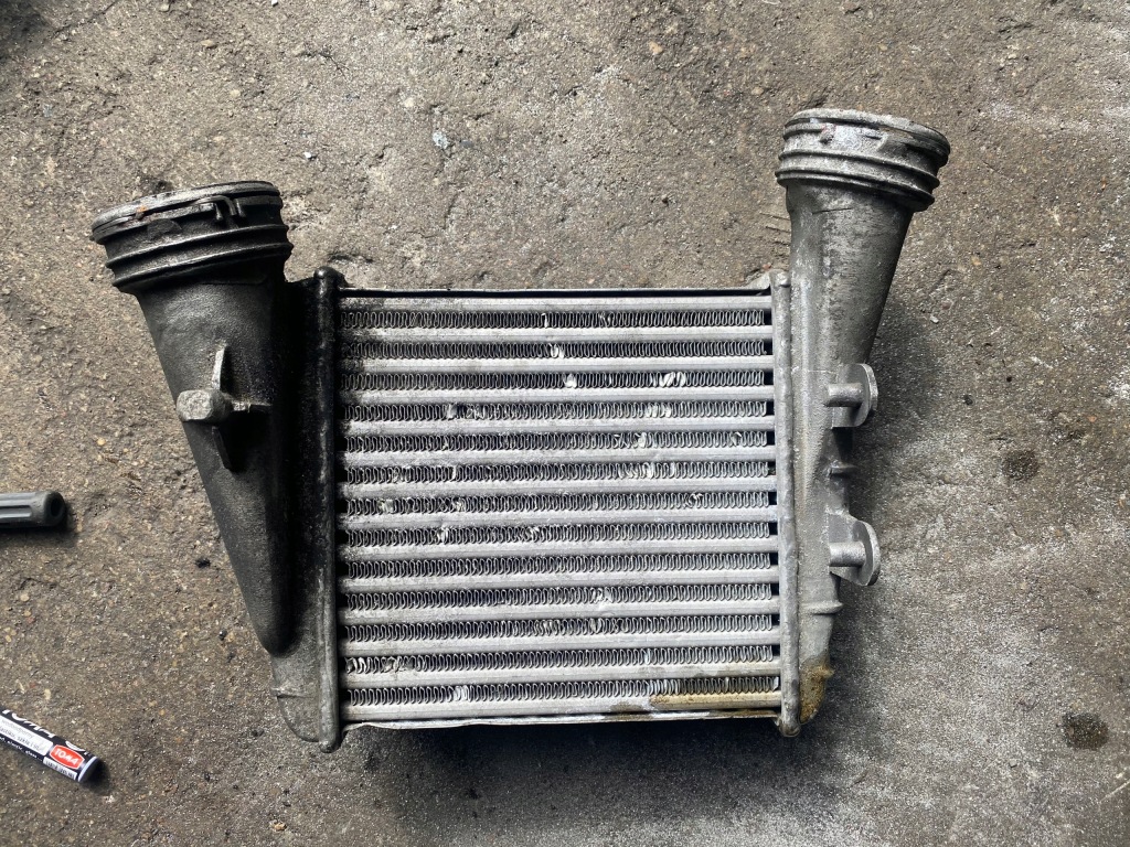 Купити 239 vw passat b3 b4 інтеркулер 3b0145806