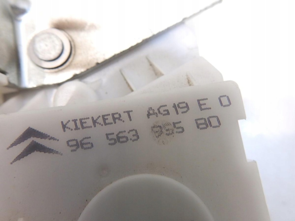 фото №6, Замок засувка кришки задня peugeot 607 lift 9656395580