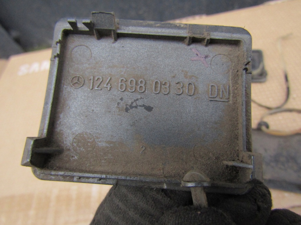 фото №7, 4 mercedes w124 заглушка w порог pod домкрат w молдинг порог наружная