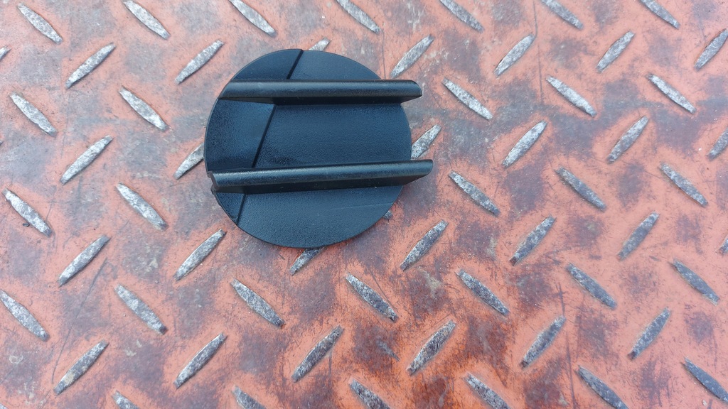 фото №1, Заглушка фаркоп перед toyota yaris iii 14-17