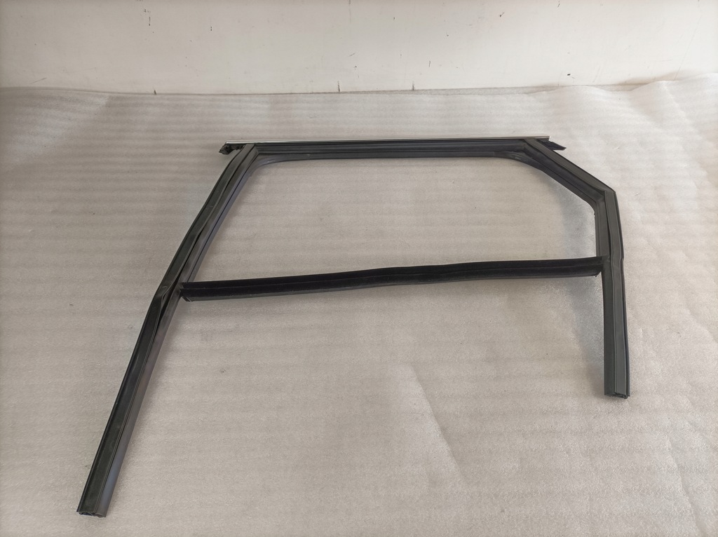 фото №1, Audi a6 c8 kombi хром прокладка дверь левый задняя