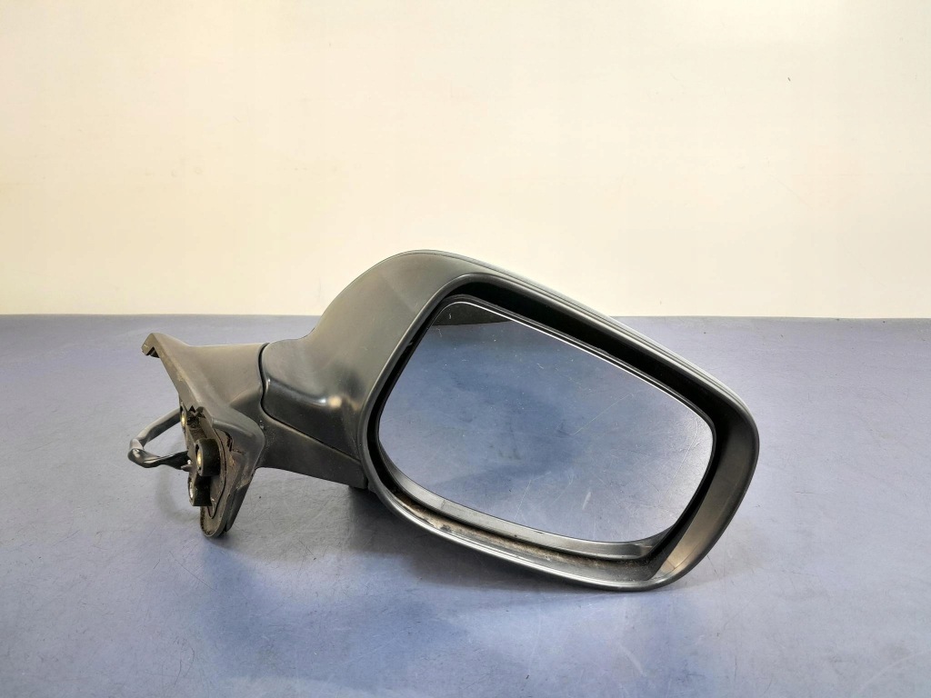 фото №1, Toyota auris i дзеркало праве 5 pin 1f8