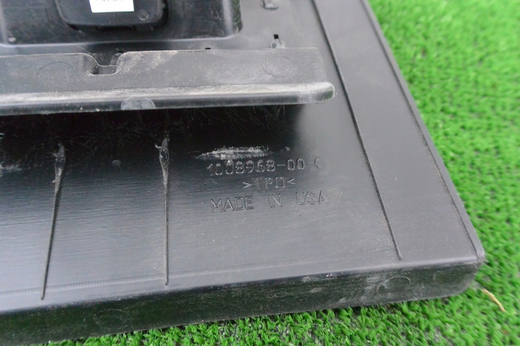 фото №7, Кнопка відкривання кришки корпус tesla model s